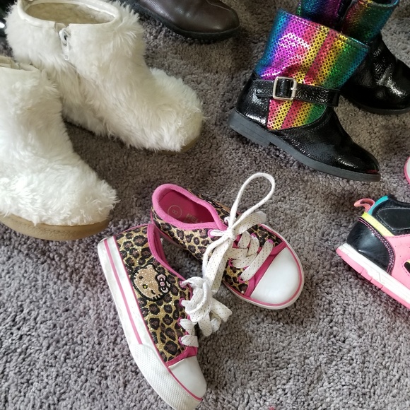 Sz 8 toddler shoes & boots - Picture 3 of 5